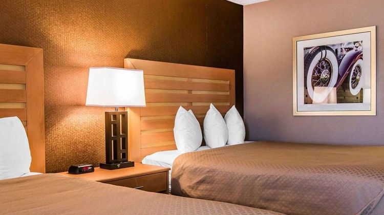 Quality Inn & Suites Warren Room