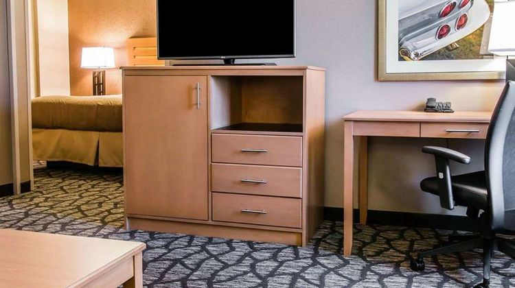 Quality Inn & Suites Warren Suite