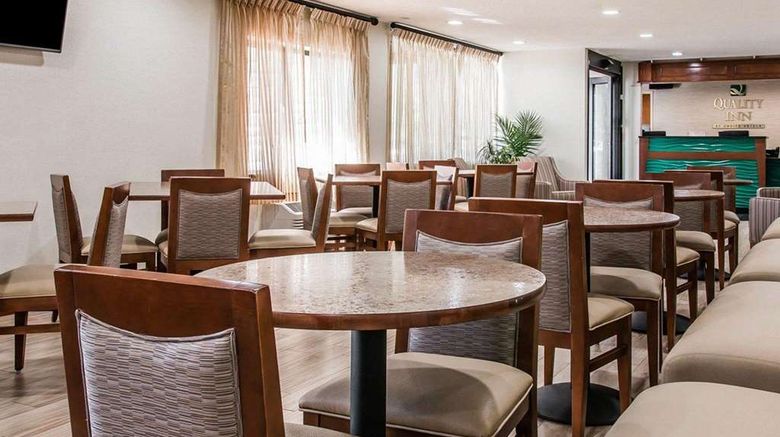 <b>Quality Inn & Suites Warren Restaurant</b>. Images powered by <a href="https://iceportal.shijigroup.com/" title="IcePortal" target="_blank">IcePortal</a>.