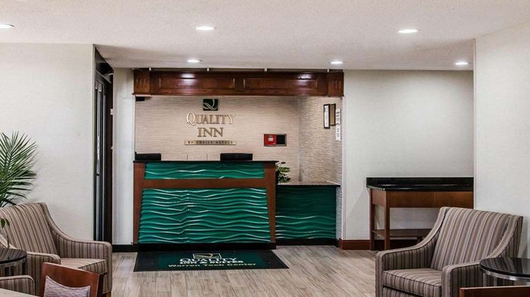 Quality Inn & Suites Warren Lobby