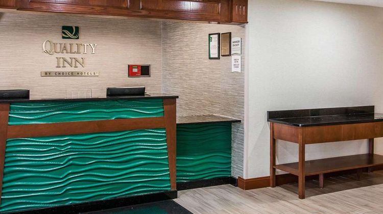 Quality Inn & Suites Warren Lobby