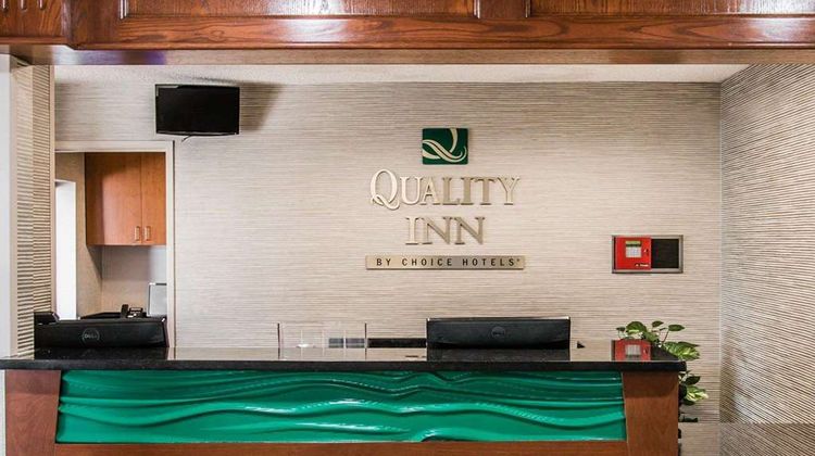Quality Inn & Suites Warren Lobby