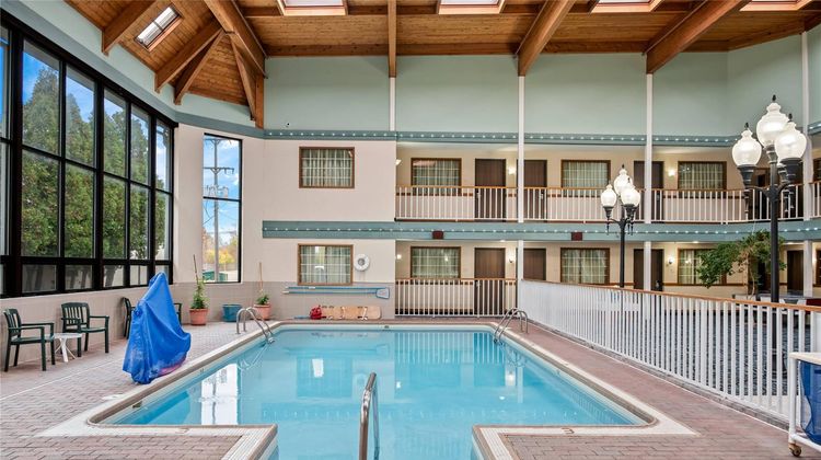 Rodeway Inn Grandville Grand Rapids Pool