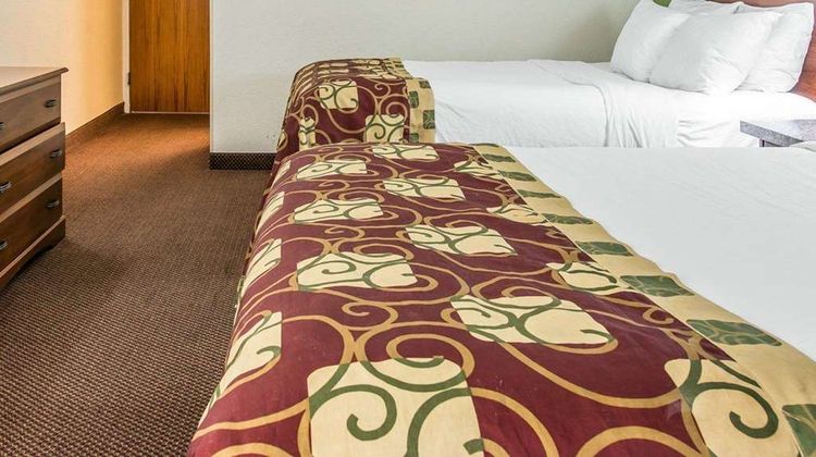 Clarion Inn Kalamazoo Room