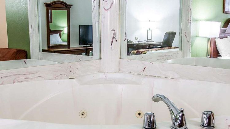 Clarion Inn Kalamazoo Suite