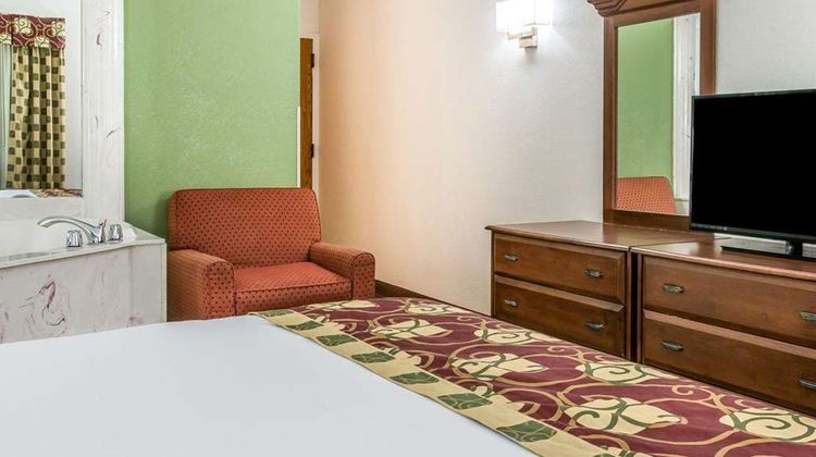 Clarion Inn Kalamazoo Suite