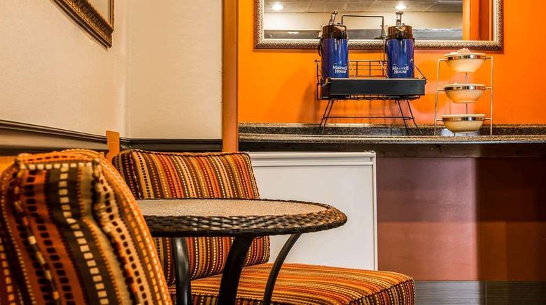 <b>Rodeway Inn Muskegon Lobby</b>. Images powered by <a href="https://iceportal.shijigroup.com/" title="IcePortal" target="_blank">IcePortal</a>.