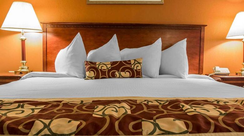 <b>Rodeway Inn Muskegon Room</b>. Images powered by <a href="https://iceportal.shijigroup.com/" title="IcePortal" target="_blank">IcePortal</a>.