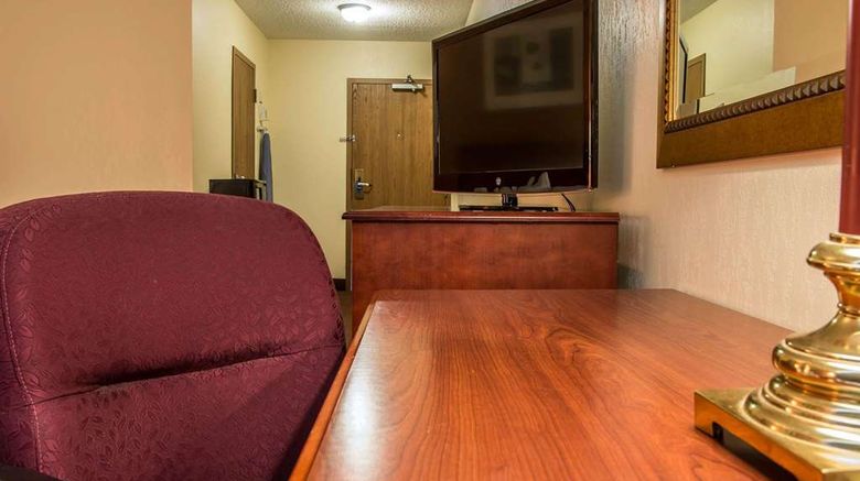<b>Rodeway Inn Muskegon Room</b>. Images powered by <a href="https://iceportal.shijigroup.com/" title="IcePortal" target="_blank">IcePortal</a>.