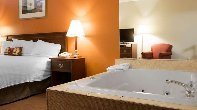 <b>Rodeway Inn Muskegon Suite</b>. Images powered by <a href="https://iceportal.shijigroup.com/" title="IcePortal" target="_blank">IcePortal</a>.