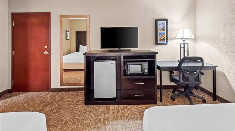 <b>Comfort Inn Allen Park Room</b>. Images powered by <a href="https://iceportal.shijigroup.com/" title="IcePortal" target="_blank">IcePortal</a>.
