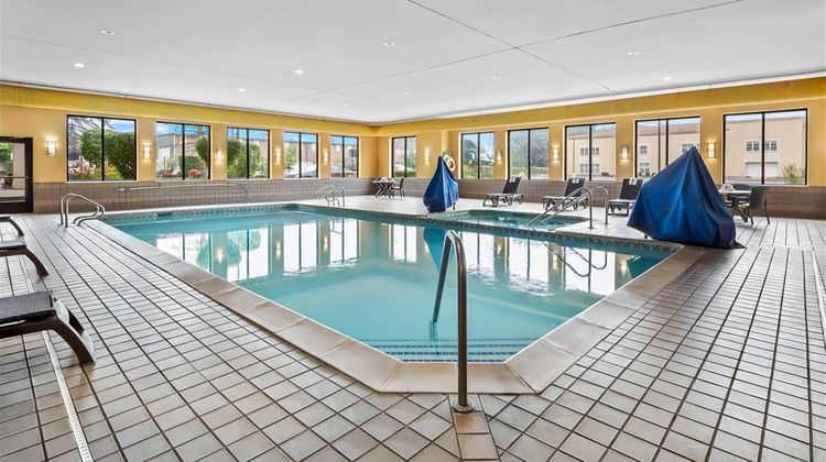 Comfort Inn Allen Park Pool