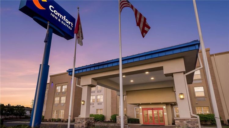 Comfort Inn Allen Park Exterior