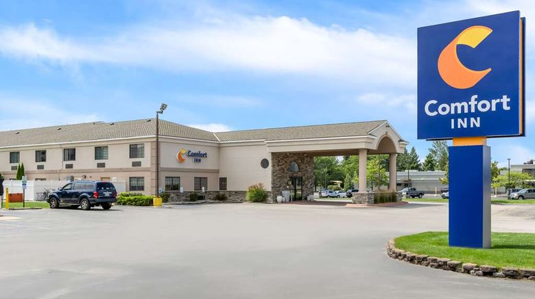 <b>Comfort Inn Ludington Exterior</b>. Images powered by <a href="https://iceportal.shijigroup.com/" title="IcePortal" target="_blank">IcePortal</a>.