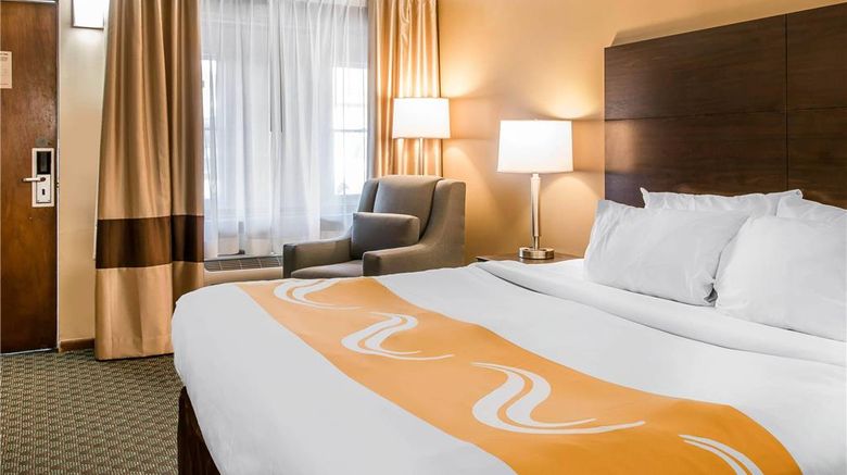 <b>Quality Inn & Suites Houghton Room</b>. Images powered by <a href="https://iceportal.shijigroup.com/" title="IcePortal" target="_blank">IcePortal</a>.