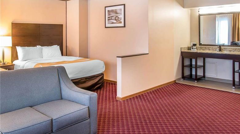 <b>Quality Inn & Suites Houghton Suite</b>. Images powered by <a href="https://iceportal.shijigroup.com/" title="IcePortal" target="_blank">IcePortal</a>.