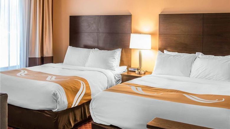 <b>Quality Inn & Suites Houghton Suite</b>. Images powered by <a href="https://iceportal.shijigroup.com/" title="IcePortal" target="_blank">IcePortal</a>.