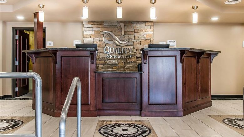 <b>Quality Inn & Suites Houghton Lobby</b>. Images powered by <a href="https://iceportal.shijigroup.com/" title="IcePortal" target="_blank">IcePortal</a>.