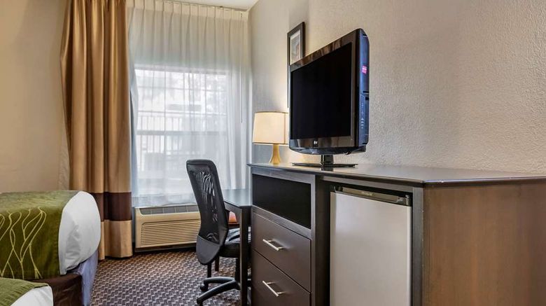 <b>Comfort Inn Kalamazoo Room</b>. Images powered by <a href="https://iceportal.shijigroup.com/" title="IcePortal" target="_blank">IcePortal</a>.