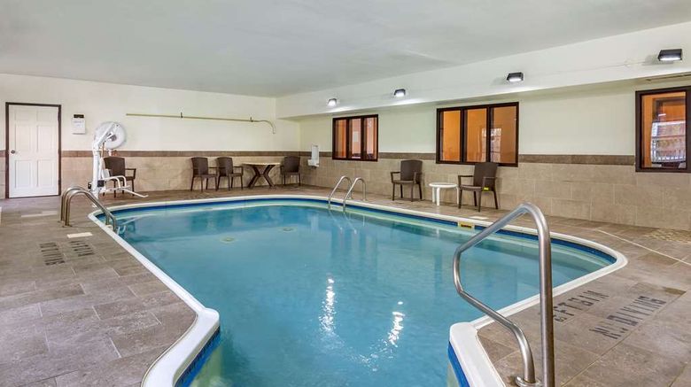 <b>Comfort Inn Kalamazoo Pool</b>. Images powered by <a href="https://iceportal.shijigroup.com/" title="IcePortal" target="_blank">IcePortal</a>.