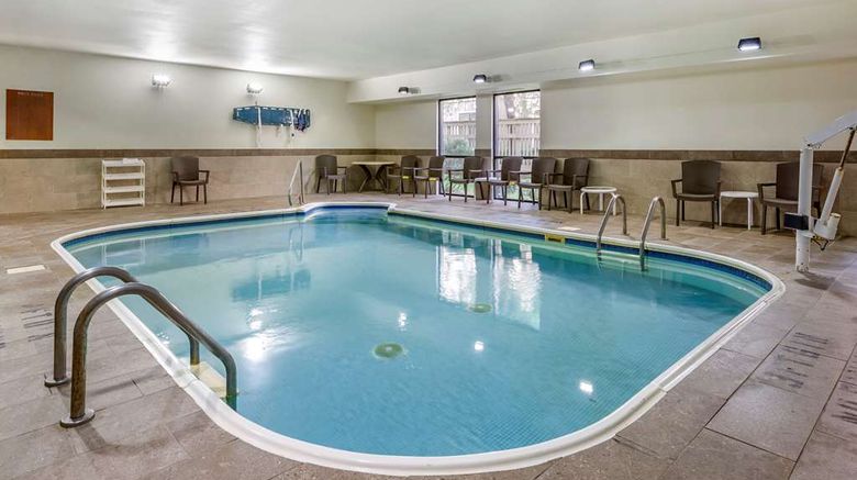 <b>Comfort Inn Kalamazoo Pool</b>. Images powered by <a href="https://iceportal.shijigroup.com/" title="IcePortal" target="_blank">IcePortal</a>.