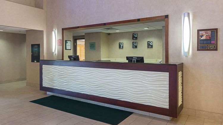 Quality Suites Hotel Lansing Lobby