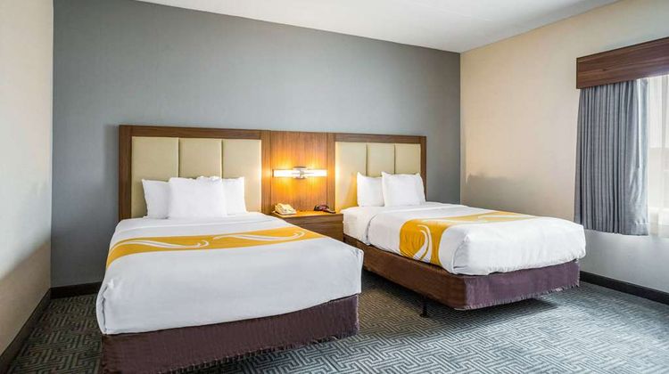 Quality Suites Hotel Lansing Suite