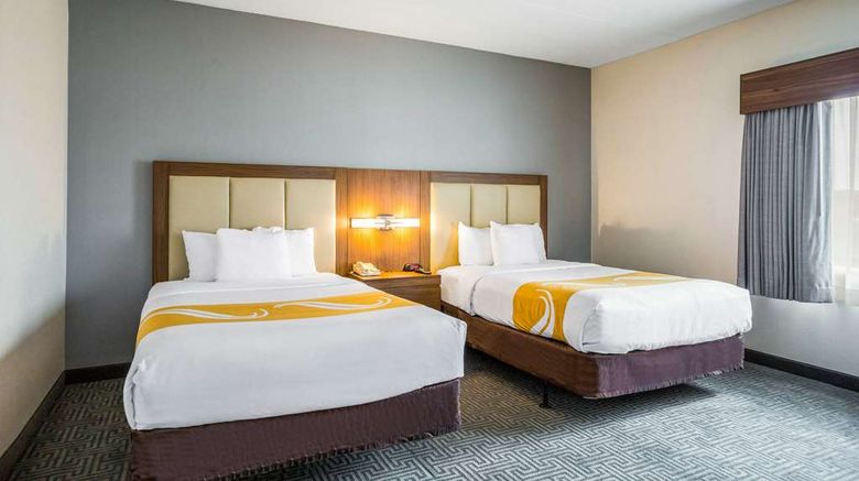<b>Quality Suites Hotel Lansing Suite</b>. Images powered by <a href="https://iceportal.shijigroup.com/" title="IcePortal" target="_blank">IcePortal</a>.