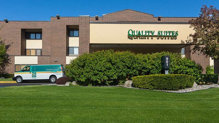 Quality Suites Hotel Lansing Exterior