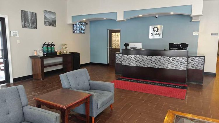 Quality Inn Gaylord Lobby