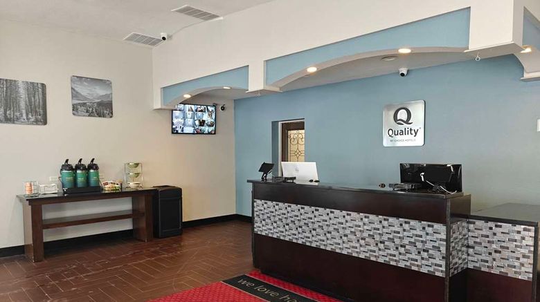 <b>Quality Inn Gaylord Lobby</b>. Images powered by <a href="https://iceportal.shijigroup.com/" title="IcePortal" target="_blank">IcePortal</a>.