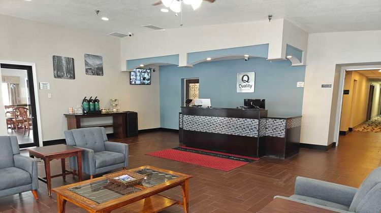 Quality Inn Gaylord Lobby