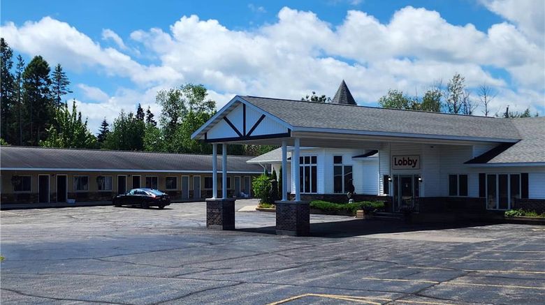 <b>Econo Lodge Lakeshore Exterior</b>. Images powered by <a href="https://iceportal.shijigroup.com/" title="IcePortal" target="_blank">IcePortal</a>.