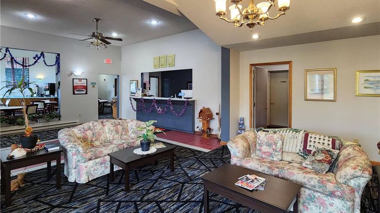 <b>Econo Lodge Lakeshore Lobby</b>. Images powered by <a href="https://iceportal.shijigroup.com/" title="IcePortal" target="_blank">IcePortal</a>.