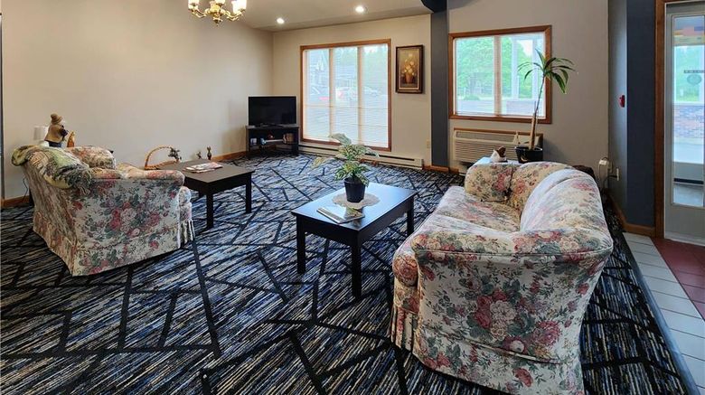 <b>Econo Lodge Lakeshore Lobby</b>. Images powered by <a href="https://iceportal.shijigroup.com/" title="IcePortal" target="_blank">IcePortal</a>.