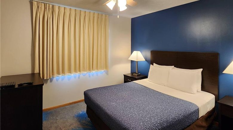 <b>Econo Lodge Lakeshore Suite</b>. Images powered by <a href="https://iceportal.shijigroup.com/" title="IcePortal" target="_blank">IcePortal</a>.