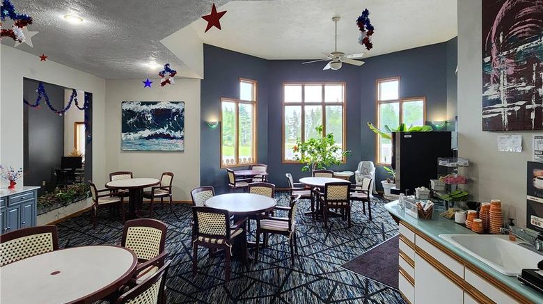 <b>Econo Lodge Lakeshore Restaurant</b>. Images powered by <a href="https://iceportal.shijigroup.com/" title="IcePortal" target="_blank">IcePortal</a>.