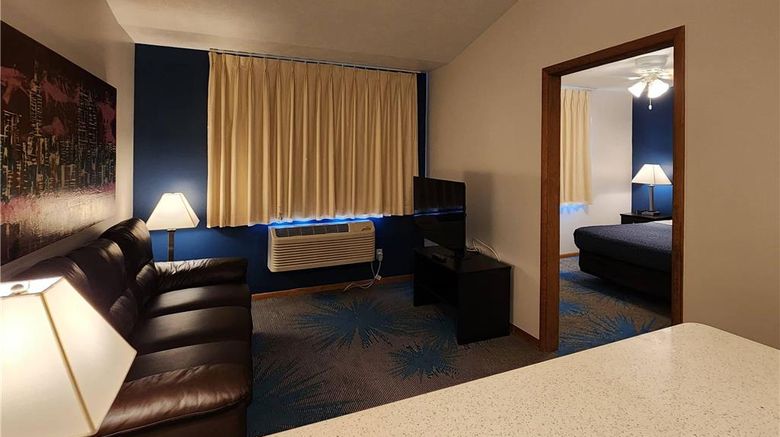 <b>Econo Lodge Lakeshore Suite</b>. Images powered by <a href="https://iceportal.shijigroup.com/" title="IcePortal" target="_blank">IcePortal</a>.