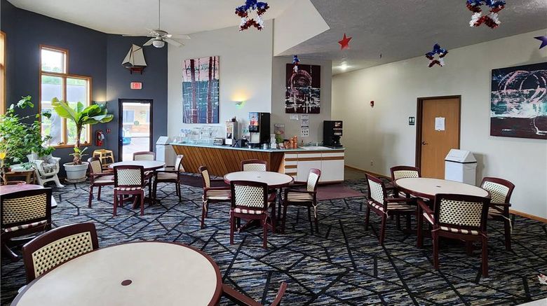 <b>Econo Lodge Lakeshore Restaurant</b>. Images powered by <a href="https://iceportal.shijigroup.com/" title="IcePortal" target="_blank">IcePortal</a>.