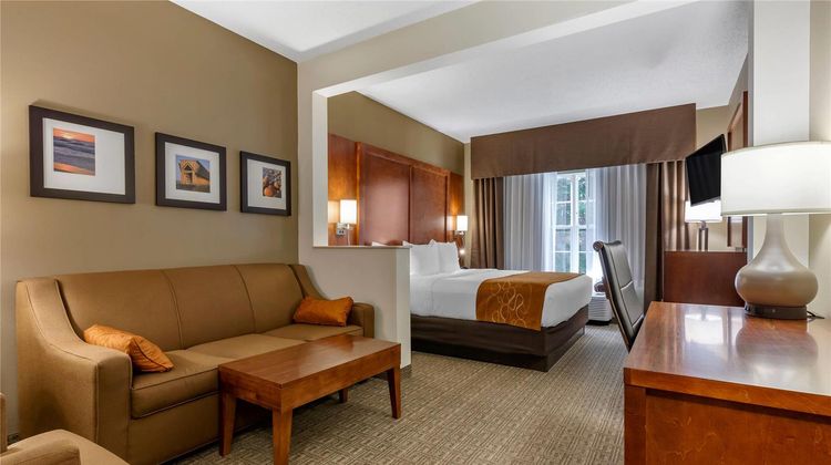 Comfort Suites of Marquette Suite