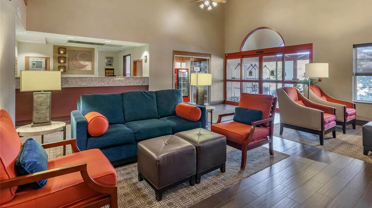 Comfort Suites of Marquette Lobby