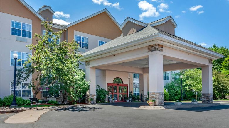 <b>Comfort Suites of Marquette Exterior</b>. Images powered by <a href="https://iceportal.shijigroup.com/" title="IcePortal" target="_blank">IcePortal</a>.