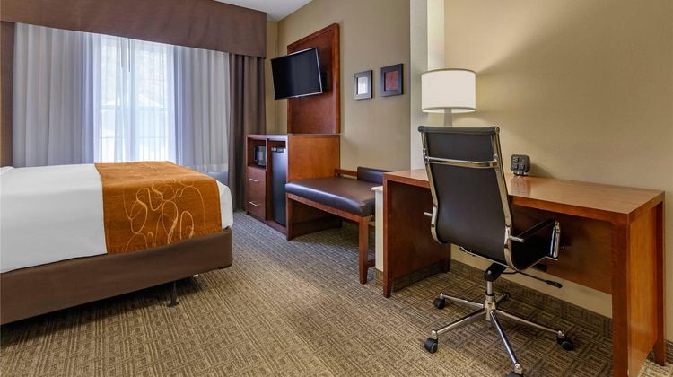 Comfort Suites of Marquette Suite