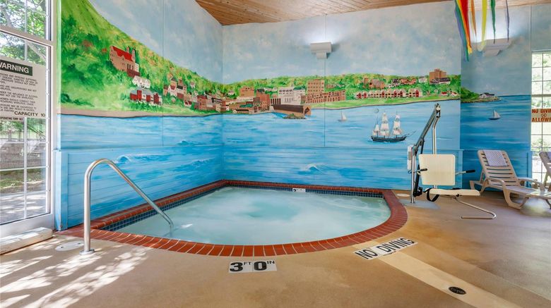 <b>Comfort Suites of Marquette Pool</b>. Images powered by <a href="https://iceportal.shijigroup.com/" title="IcePortal" target="_blank">IcePortal</a>.