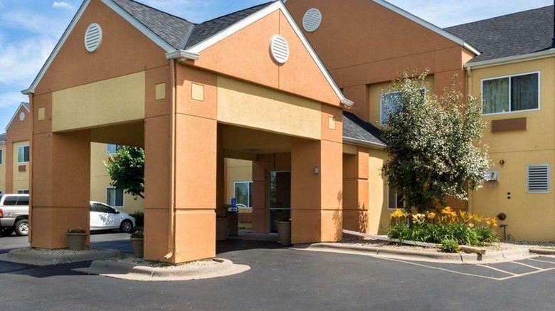 <b>Quality Inn Lakeville Exterior</b>. Images powered by <a href="https://iceportal.shijigroup.com/" title="IcePortal" target="_blank">IcePortal</a>.