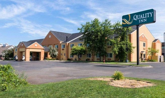 Quality Inn Lakeville Exterior