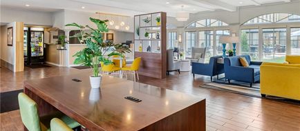 Comfort Inn Airport Lobby