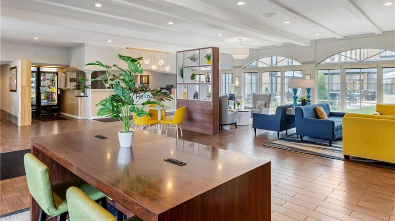 <b>Comfort Inn Airport Lobby</b>. Images powered by <a href="https://iceportal.shijigroup.com/" title="IcePortal" target="_blank">IcePortal</a>.