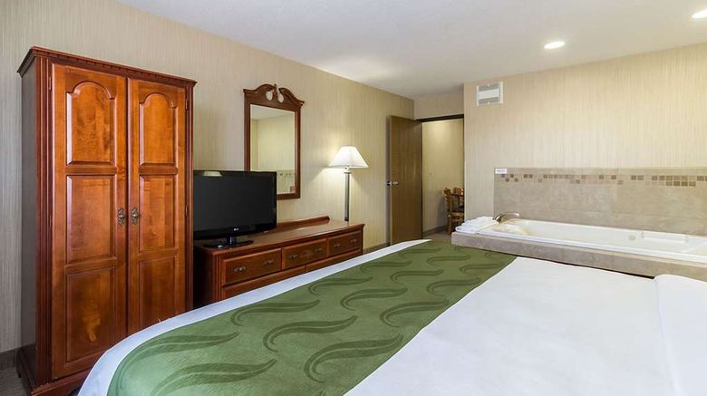 <b>Quality Inn Marshall Suite</b>. Images powered by <a href="https://iceportal.shijigroup.com/" title="IcePortal" target="_blank">IcePortal</a>.