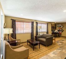 Quality Inn Marshall Lobby